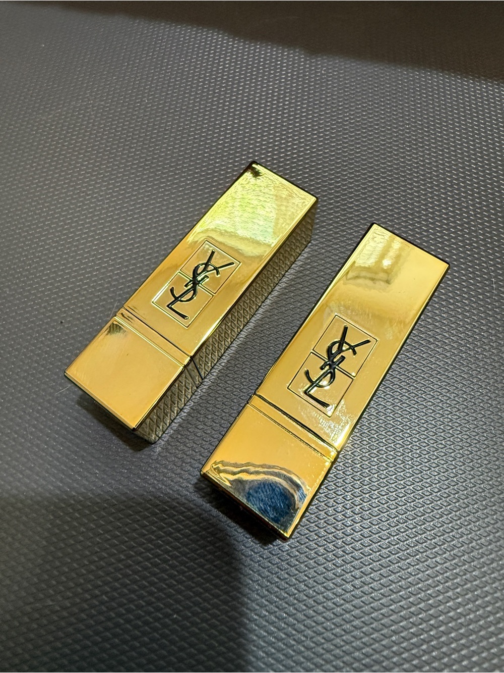 2 Yves Saint Laurent Mini Lipstick #70，#19